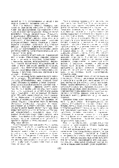 У всех маковых имеется опадающая чашечка, состоящая из 2 или 3 чашелистиков. В некоторых случаях она образует до начала цветения замкнутое вместилище, в котором находятся сморщенные, черепитчато уложенные лепестки бутона. Это наблюдается у всех маков и близких к ним родов. У дымянок чашелистики более мелкие, треугольные и замхшутого вместилища не образуют. Бутоны чаще всего до цветения поникающие.